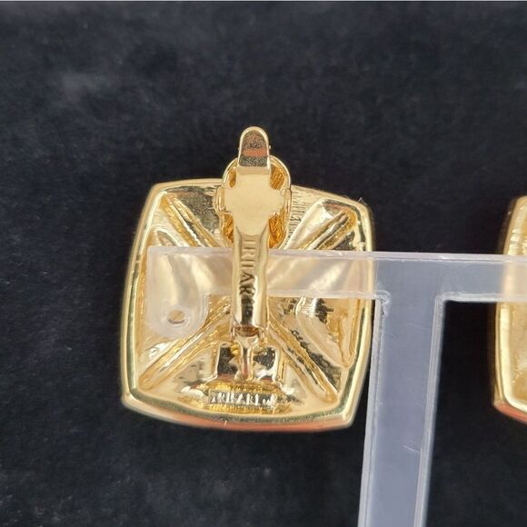 Trifari Vintage Clip on Earrings Gold Toned Black Enamel Rhinestone Square X - Picture 6 of 11